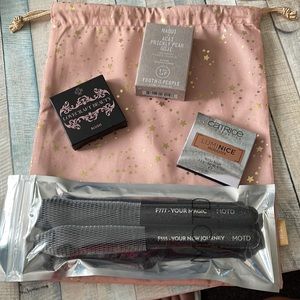 Beauty Bundle in Makeup bag💝